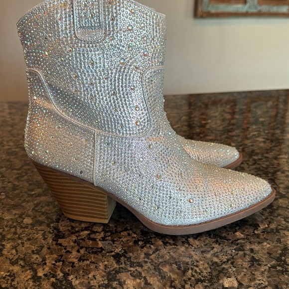 Forever embellished Sparkling Silver Western block heel Ankle Boots NWOT 10 - Picture 7 of 10